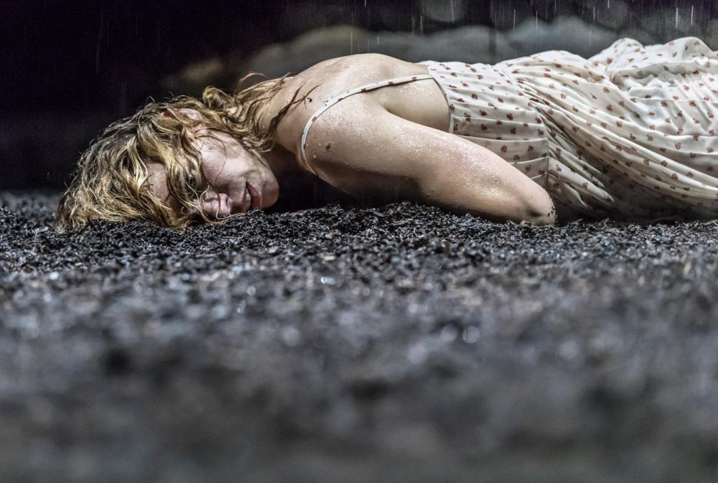 Yerma starring Billie Piper at the Young Vic reviewed by Paul Seven Lewis of One Minute Theatre Reviews